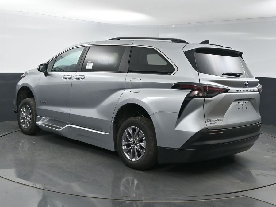 New 2025 Toyota Sienna Hybrid XLE Plus - BraunAbility Side Entry Entry In Floor Automatic Ramp