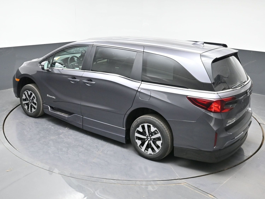 Grey Honda Odyssey image number 21