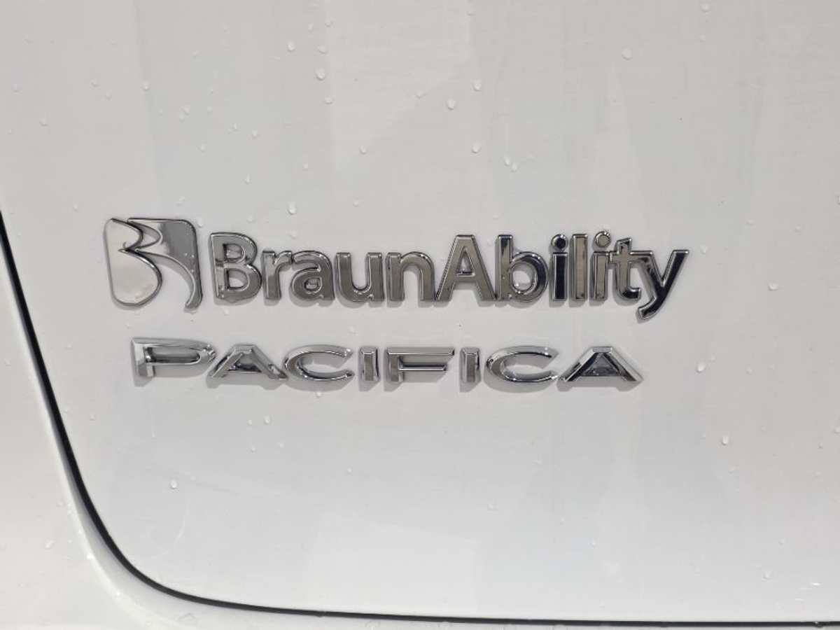 2025 CHRYSLER PACIFICA - Image 10