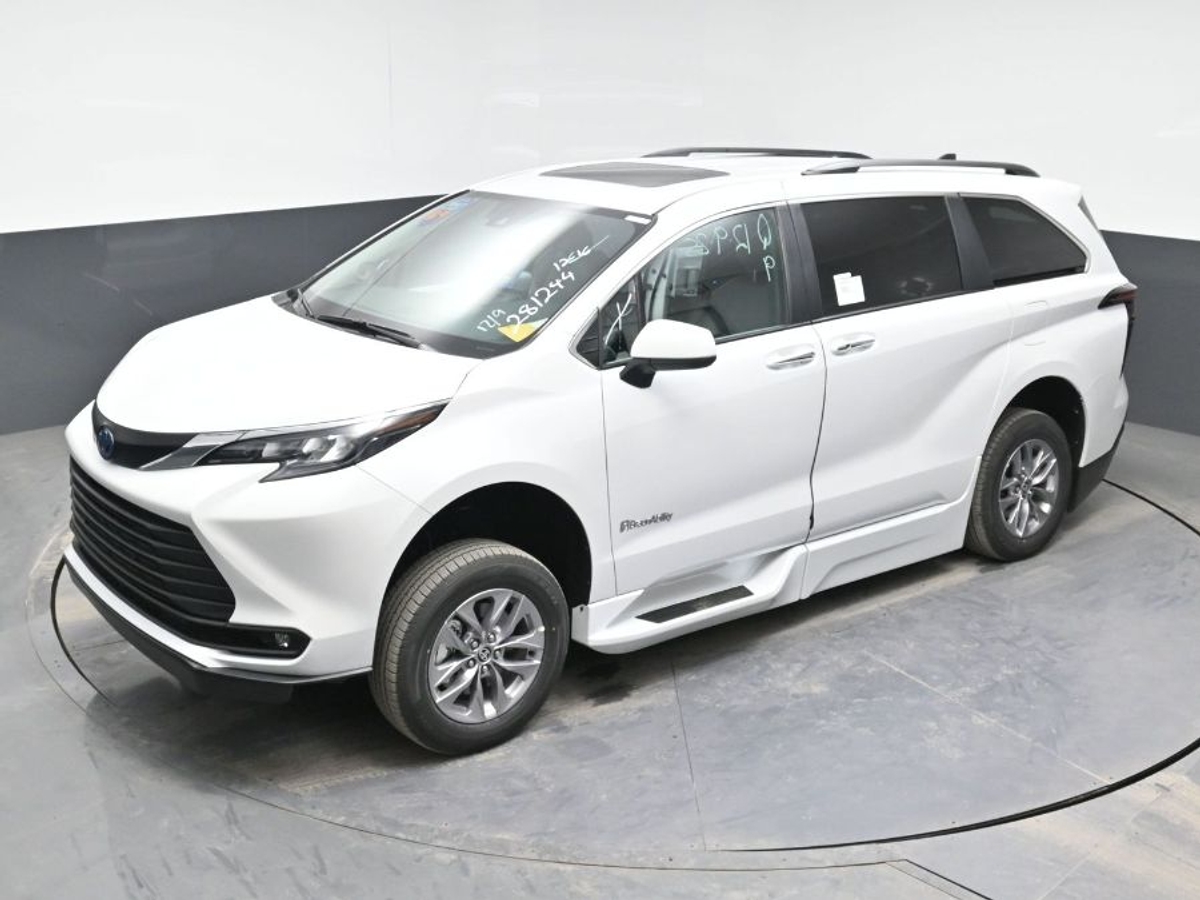 2025 TOYOTA SIENNA - Image 24