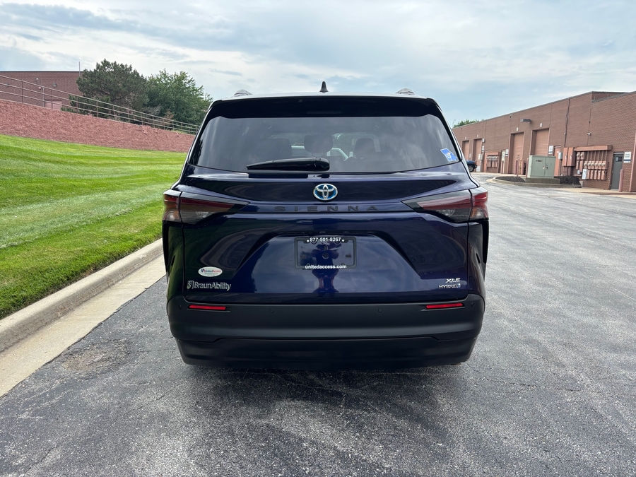 Used 2023 Toyota Sienna Hybrid XLE - BraunAbility Side Entry In Floor Automatic Ramp