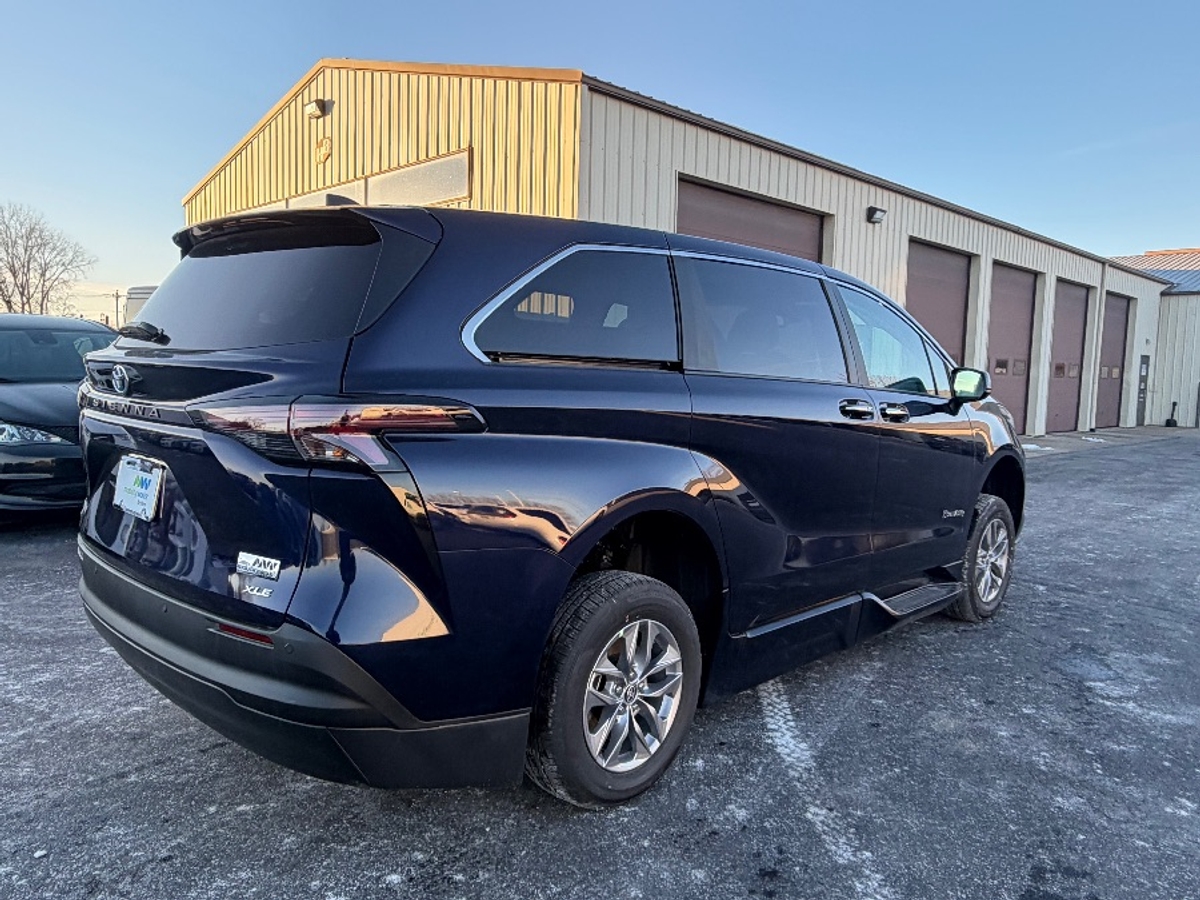 2025 TOYOTA SIENNA - Image 11