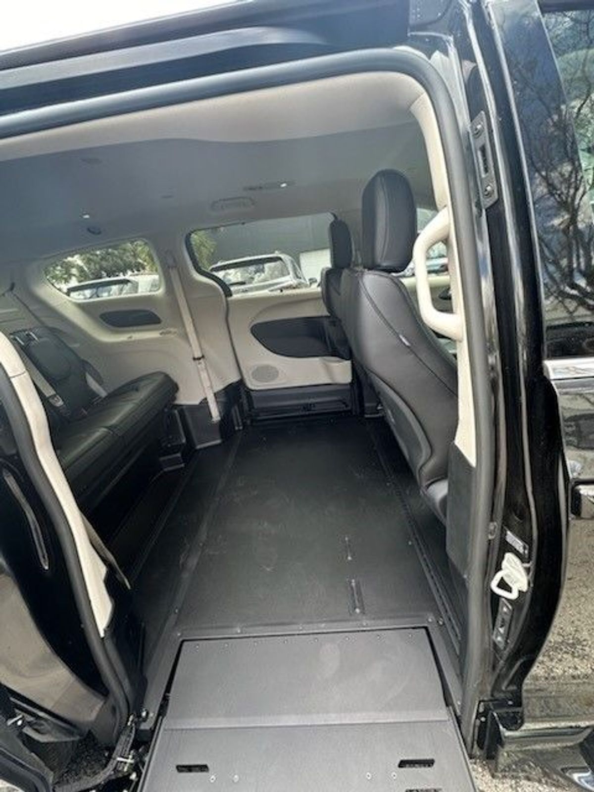 2024 Chrysler Pacifica Touring L - Photo 11