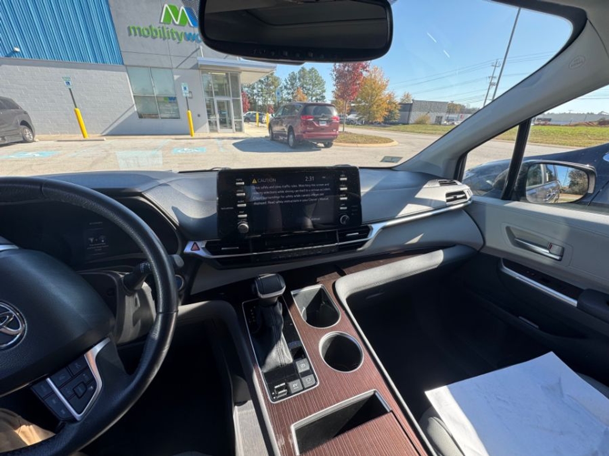 2024 TOYOTA SIENNA - Image 10