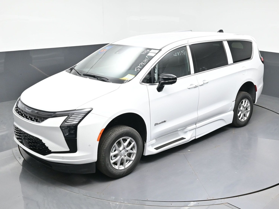 White Chrysler Pacifica image number 21