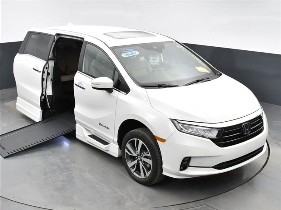 New 2026 Honda Odyssey Touring - BraunAbility Side Entry In Floor Automatic Ramp