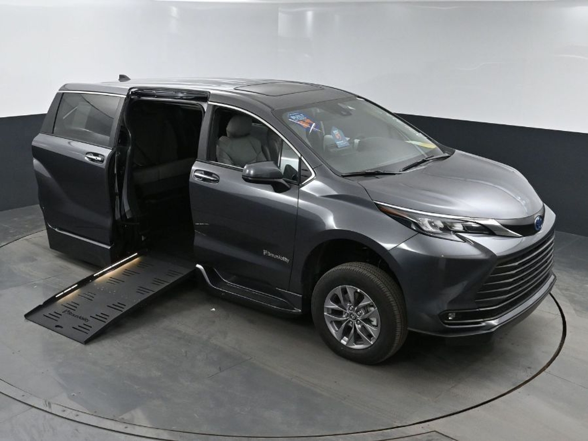 2025 TOYOTA SIENNA - Image 23