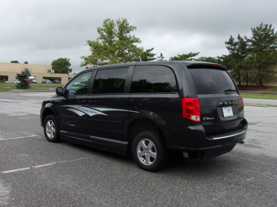 Grey Dodge Grand Caravan image number 4