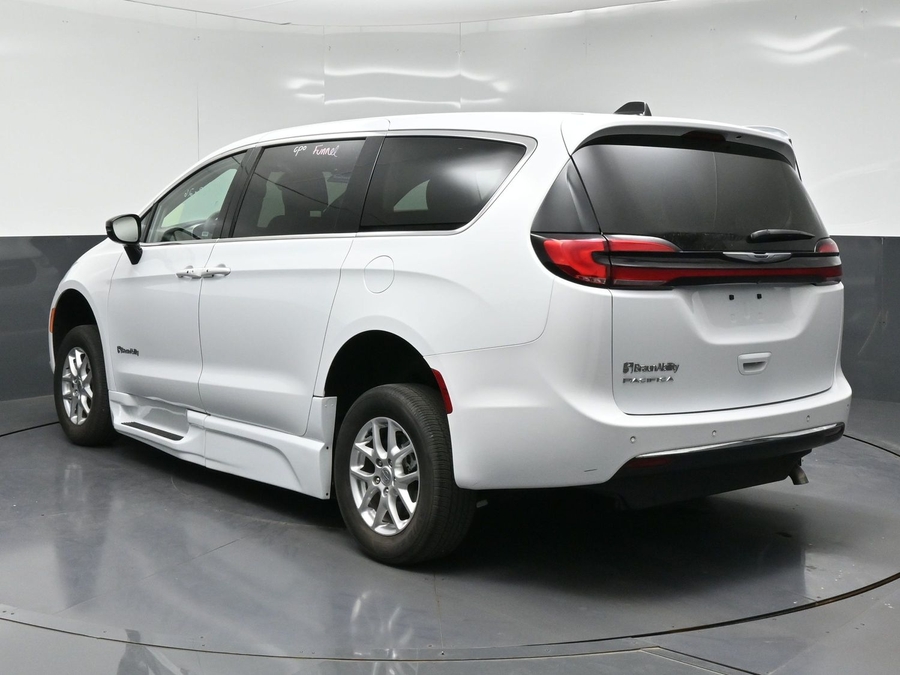 Used 2024 Chrysler Pacifica Touring L - BraunAbility Side Entry In Floor Automatic Ramp