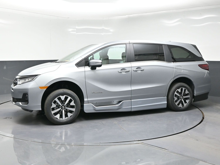 Silver Honda Odyssey with Side Entry Automatic In Floor ramp