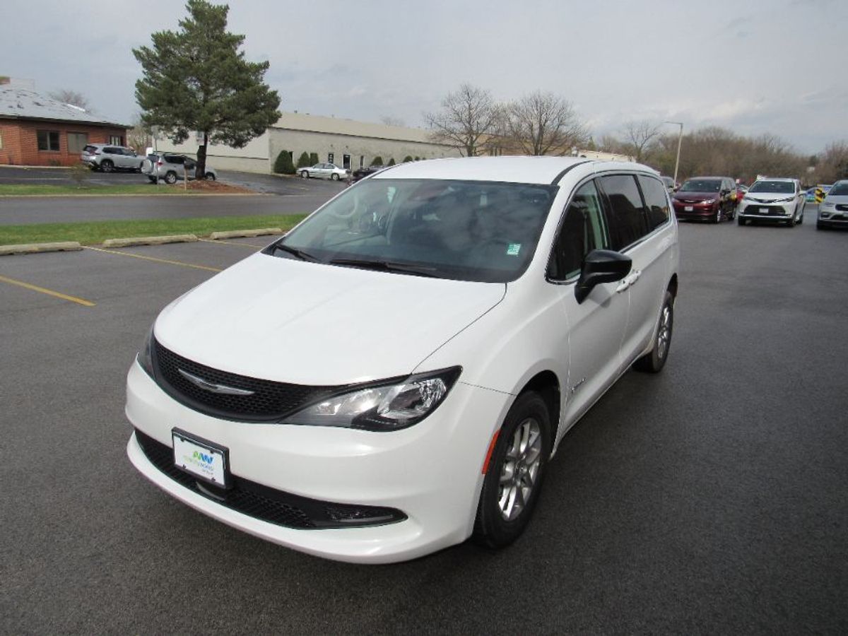 2024 CHRYSLER VOYAGER - Image 3