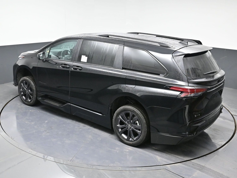 New 2025 Toyota Sienna Hybrid XSE Sport - BraunAbility Side Entry Entry Fold Out Automatic Ramp