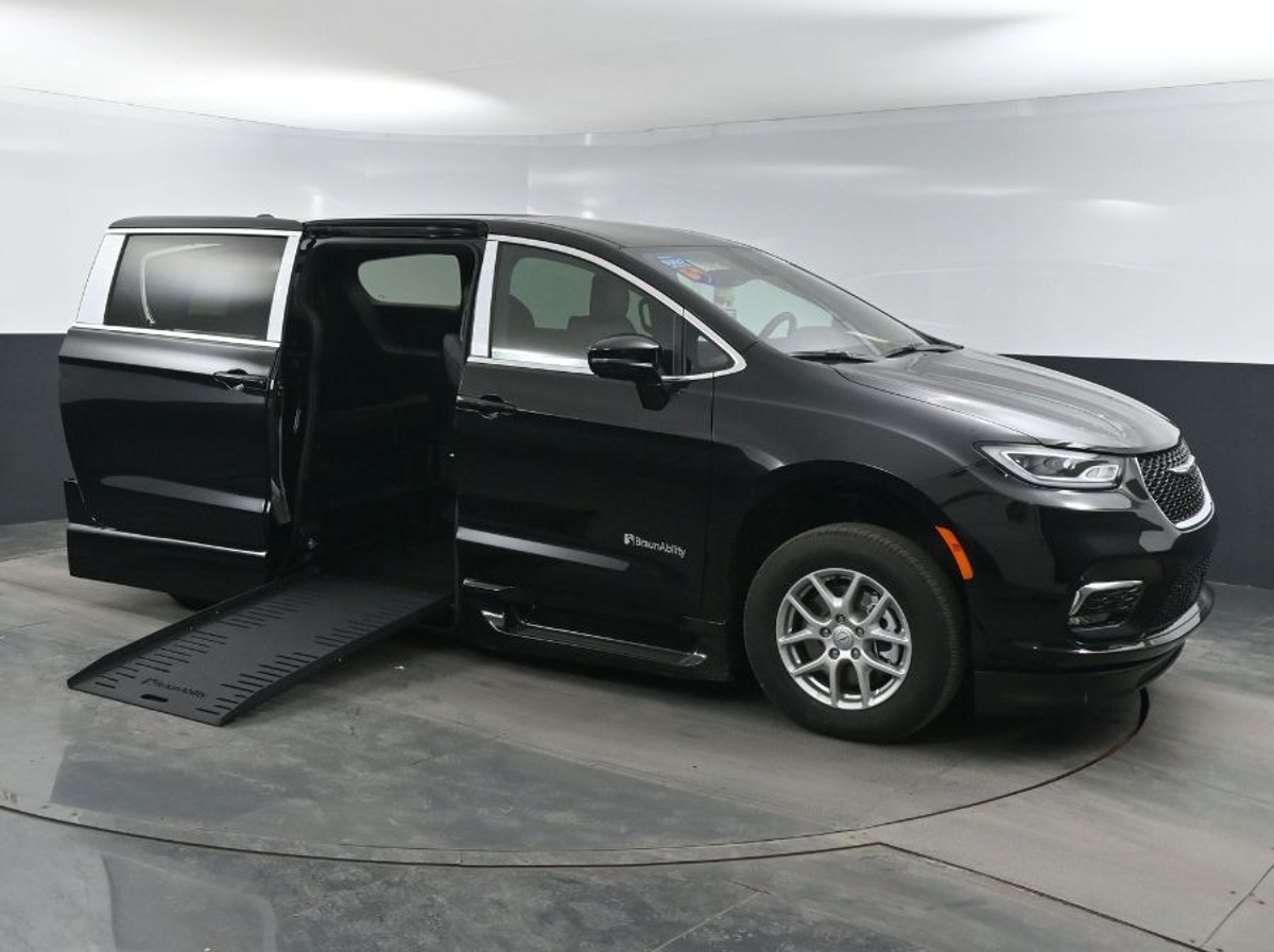 Black Chrysler Pacifica with Side Entry Automatic Fold Out ramp
