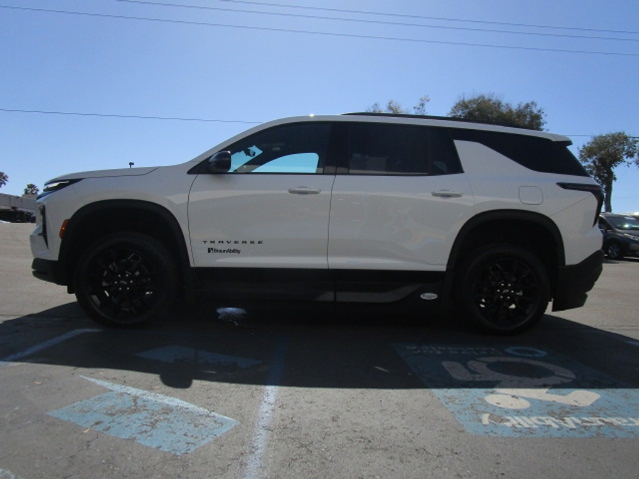 New 2026 Chevrolet Traverse 1LT Midnight - BraunAbility Side Entry In Floor Automatic Ramp