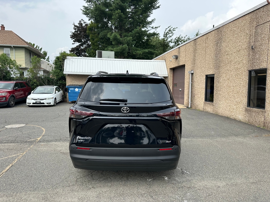 Black Toyota Sienna image number 8