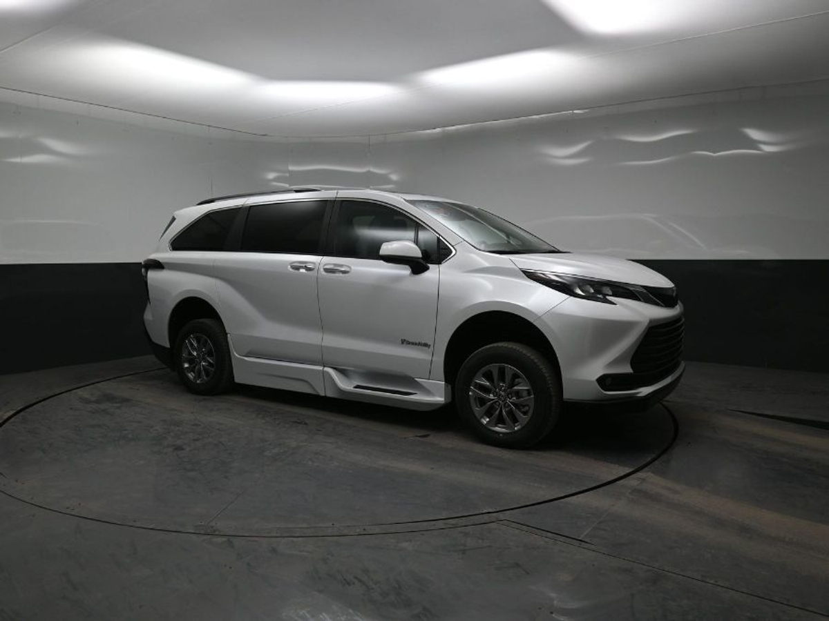 2025 TOYOTA SIENNA - Image 18