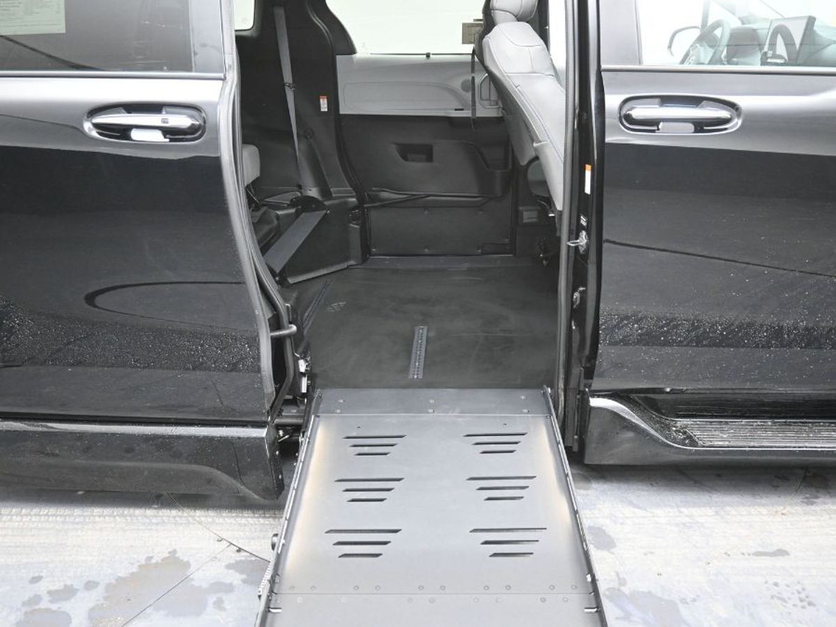 2025 TOYOTA SIENNA - Image 12
