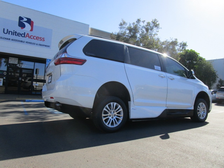 Used 2017 Toyota Sienna XLE Base - VMI Side Entry Entry In Floor Automatic Ramp