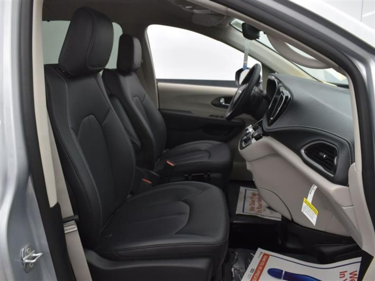 2023 CHRYSLER PACIFICA - Image 9