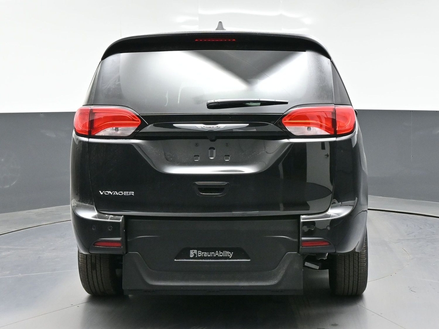 2026 Chrysler Voyager LX's photo