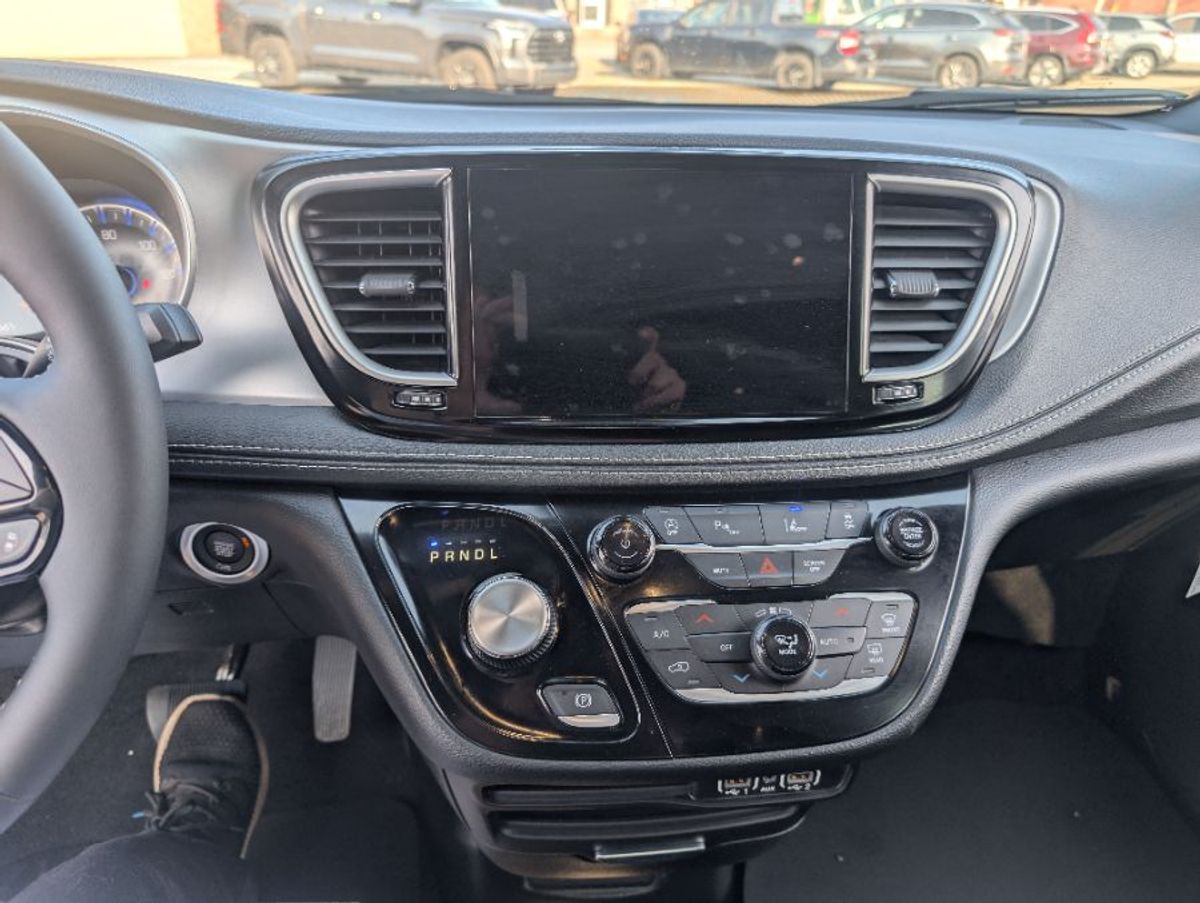 2023 CHRYSLER PACIFICA - Image 7