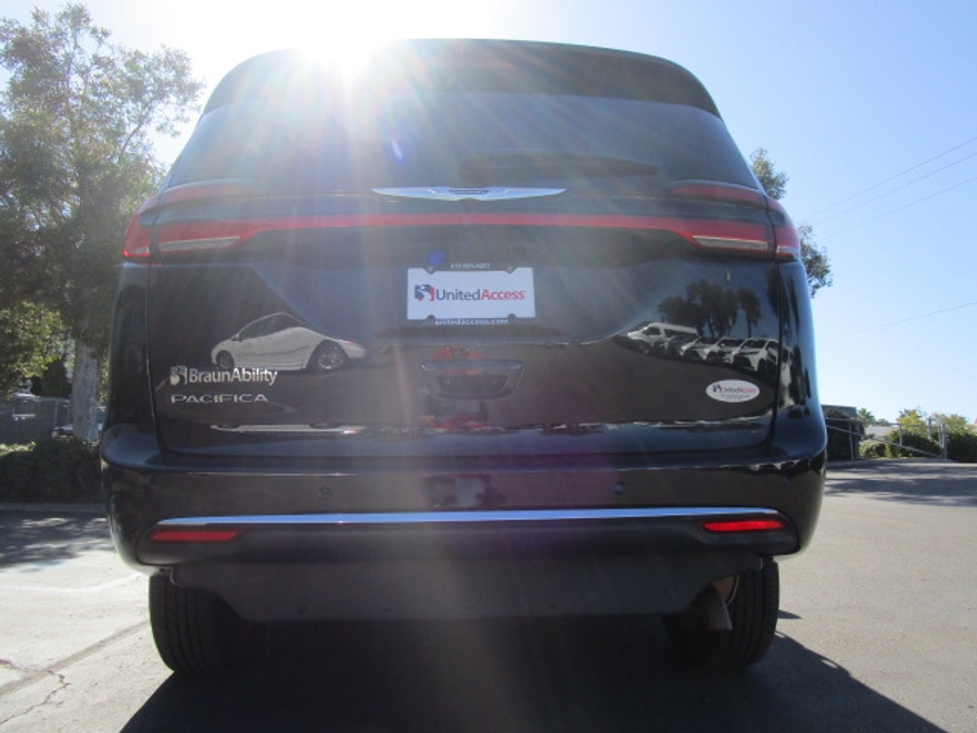 Used 2023 Chrysler Pacifica Touring L - BraunAbility Side Entry Entry In Floor Automatic Ramp