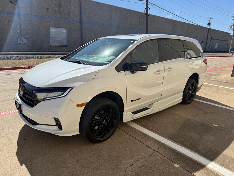 Used 2024 Honda Odyssey Sport - BraunAbility Side Entry Entry In Floor Automatic Ramp