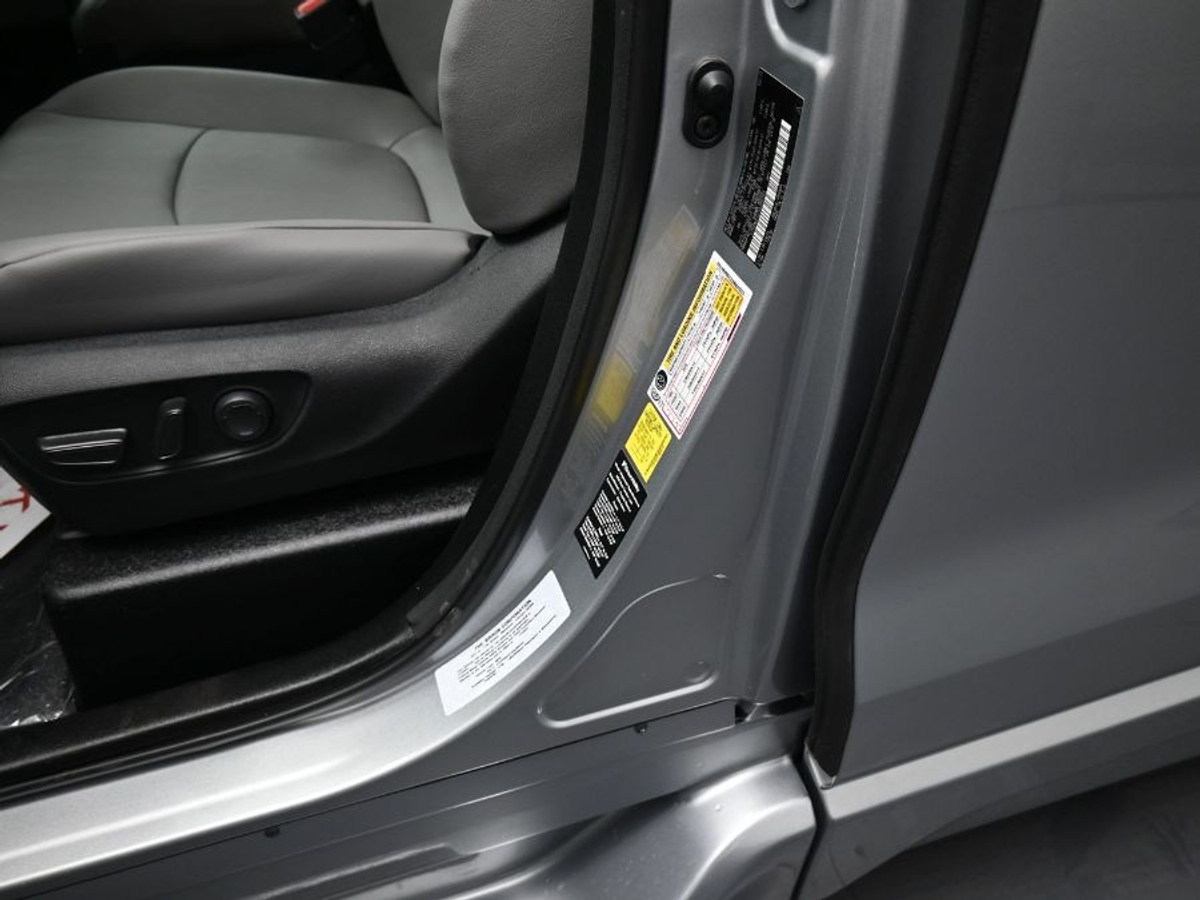 2025 TOYOTA SIENNA - Image 17