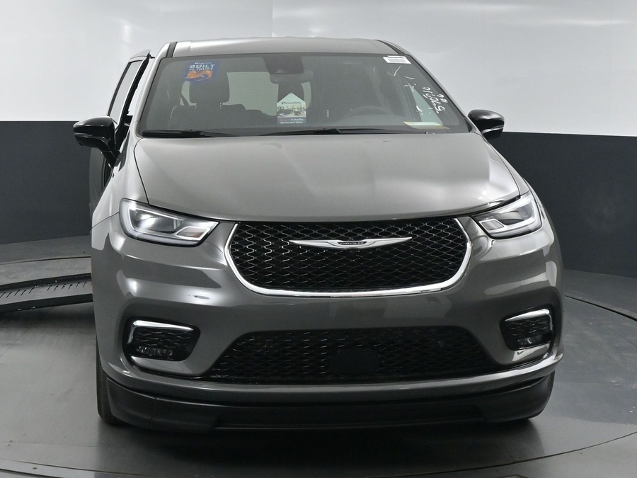 New 2025 Chrysler Pacifica Select Safety - BraunAbility Side Entry Entry Fold Out Automatic Ramp