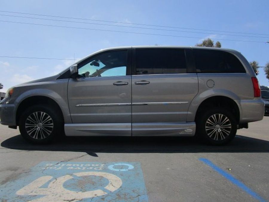 Used 2014 Chrysler Town and Country S - VMI Side Entry Entry In Floor Automatic Ramp