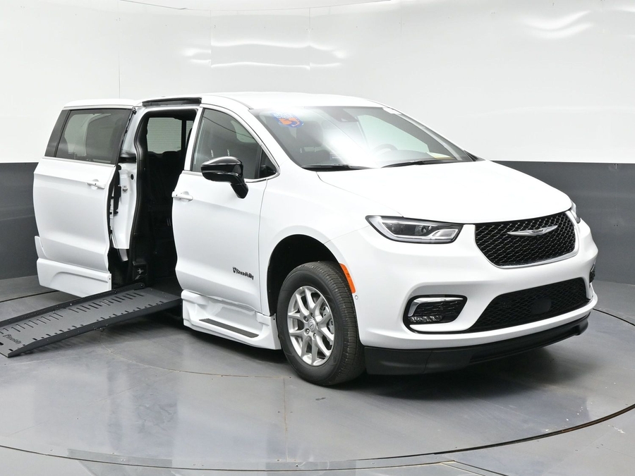 2026 Chrysler Pacifica's photo