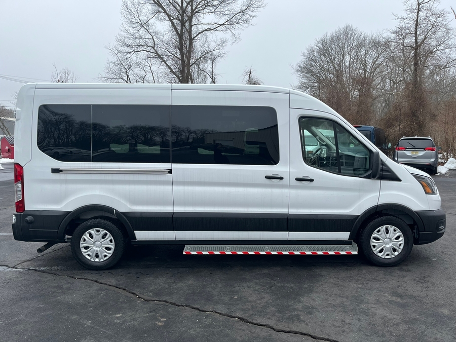White Ford T350 image number 3