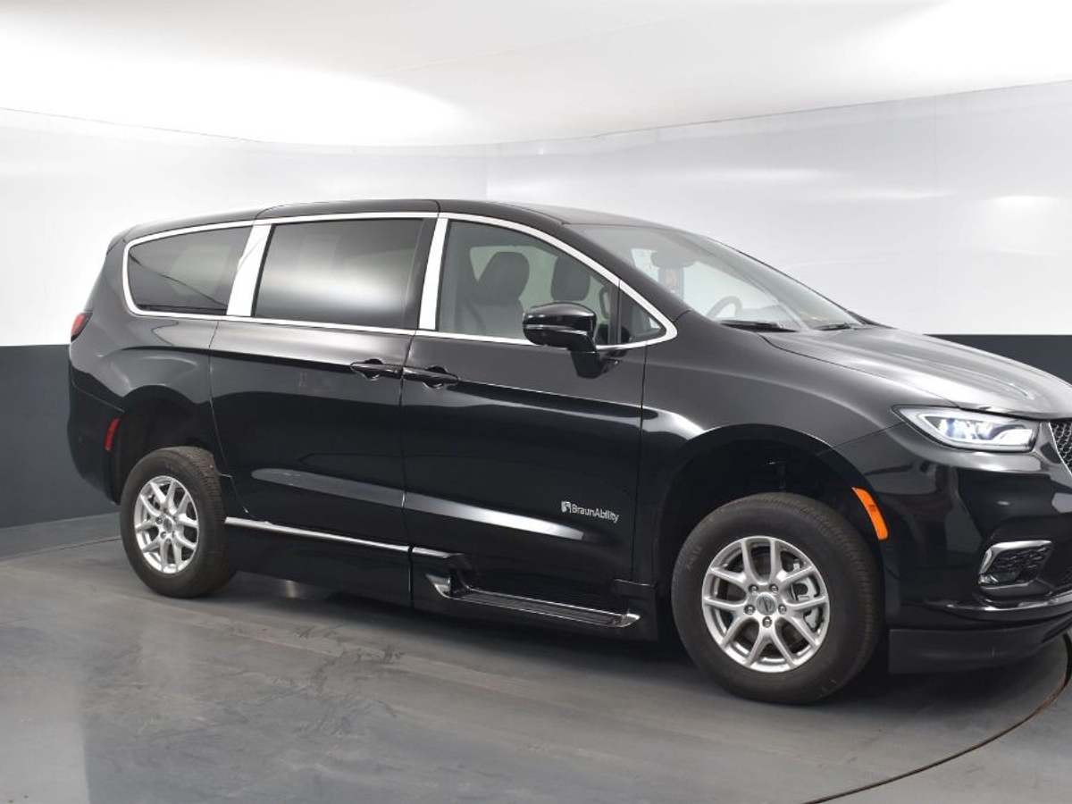 2025 CHRYSLER PACIFICA - Image 17