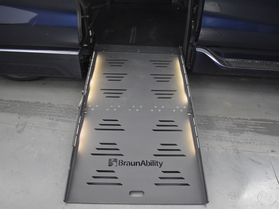 New 2025 Toyota Sienna Hybrid XSE Sport - BraunAbility Side Entry Entry Fold Out Automatic Ramp