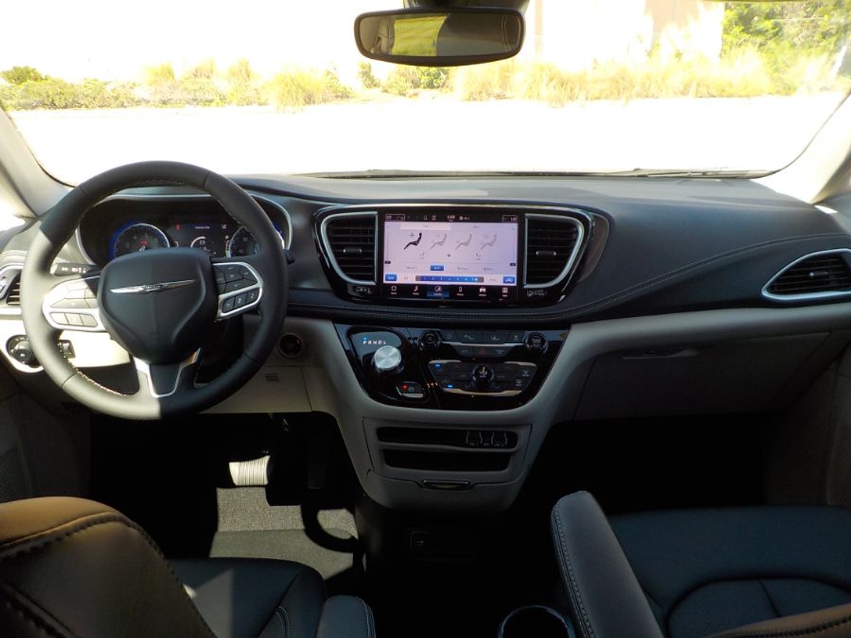 2024 CHRYSLER PACIFICA - Image 27