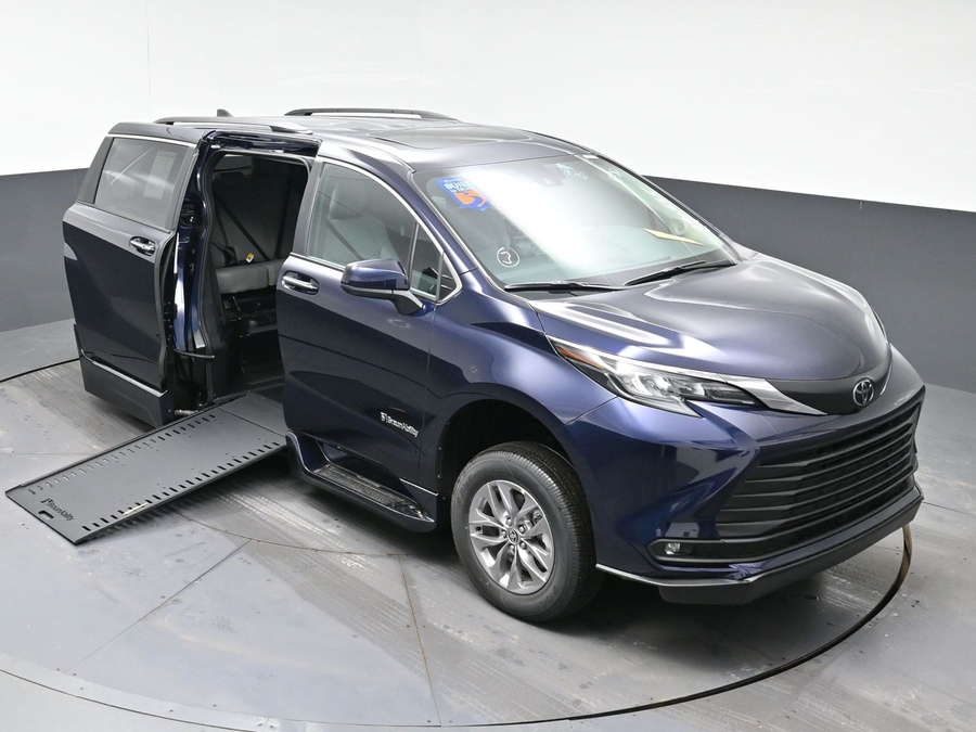 New 2026 Toyota Sienna Hybrid XLE Add - BraunAbility Side Entry Entry In Floor Automatic Ramp