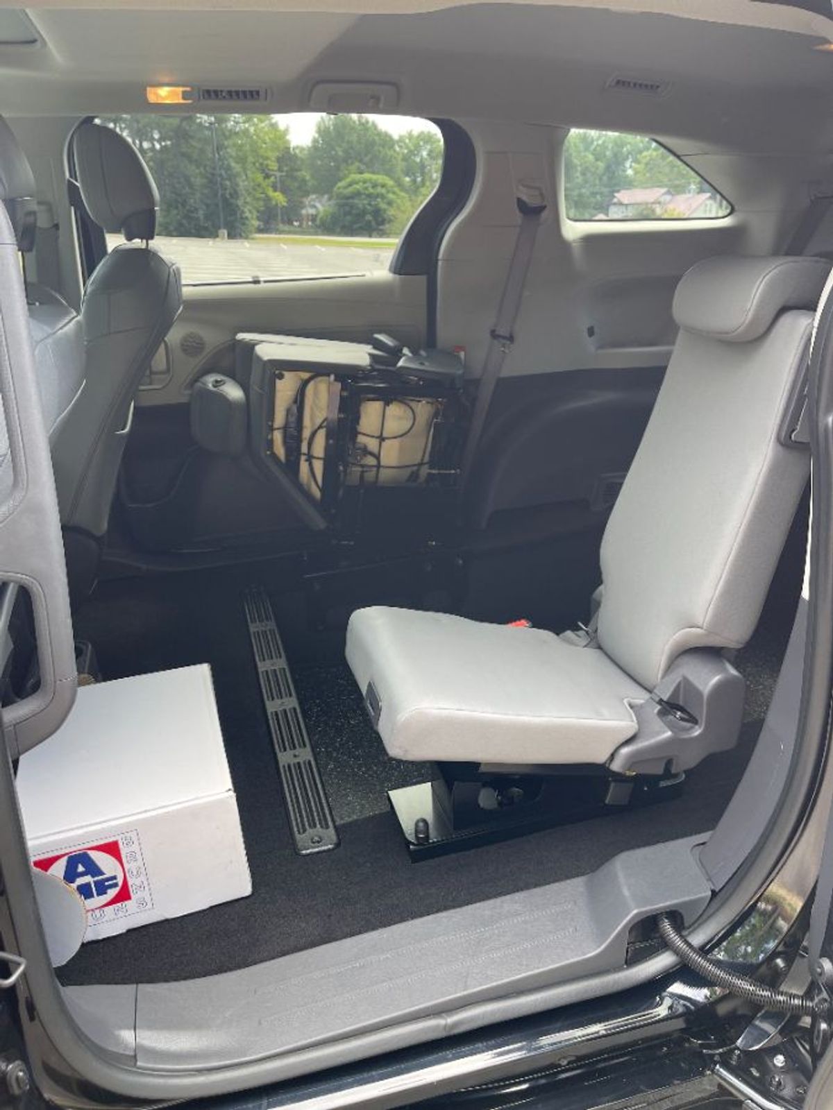 Black Toyota Sienna image number 10