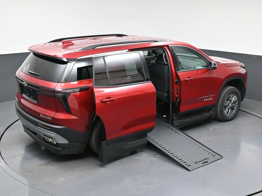 New 2026 Chevrolet Traverse 1LT - BraunAbility Side Entry In Floor Automatic Ramp