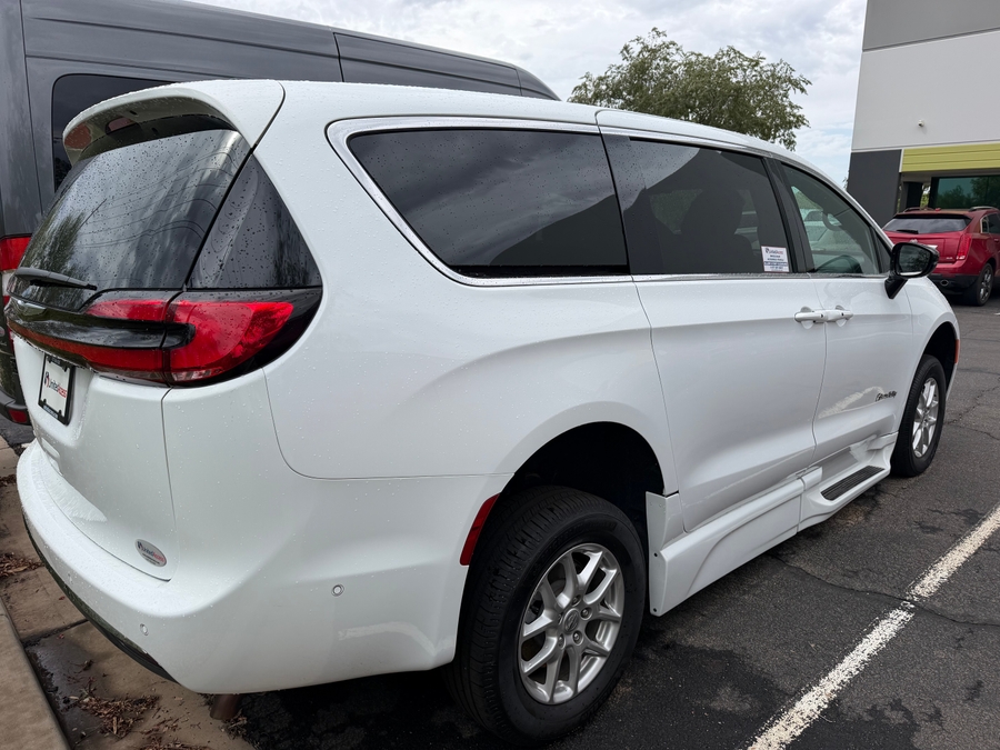 Used 2025 Chrysler Pacifica Select Safety - BraunAbility Side Entry In Floor Automatic Ramp