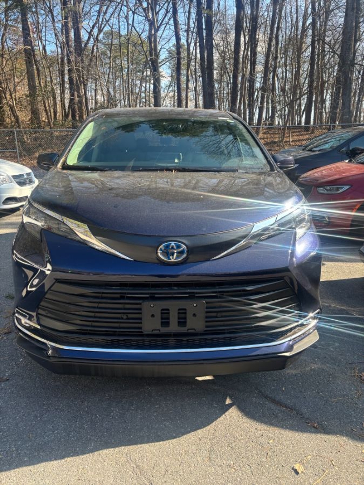 2024 Toyota Sienna XLE's photo