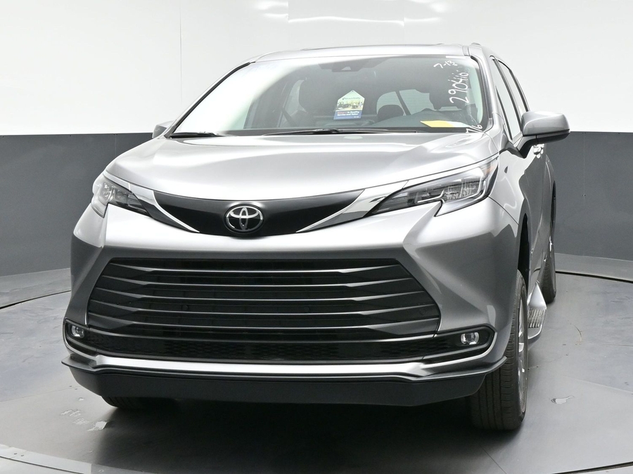 New 2026 Toyota Sienna Hybrid XLE Add - BraunAbility Side Entry Fold Out Automatic Ramp