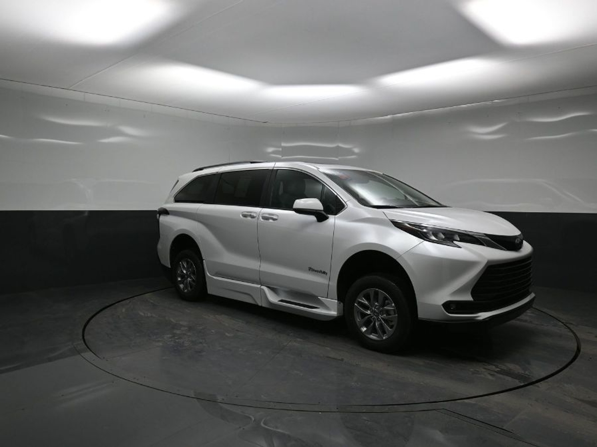 2025 TOYOTA SIENNA - Image 17