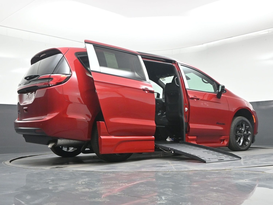 Red Chrysler Pacifica image number 17