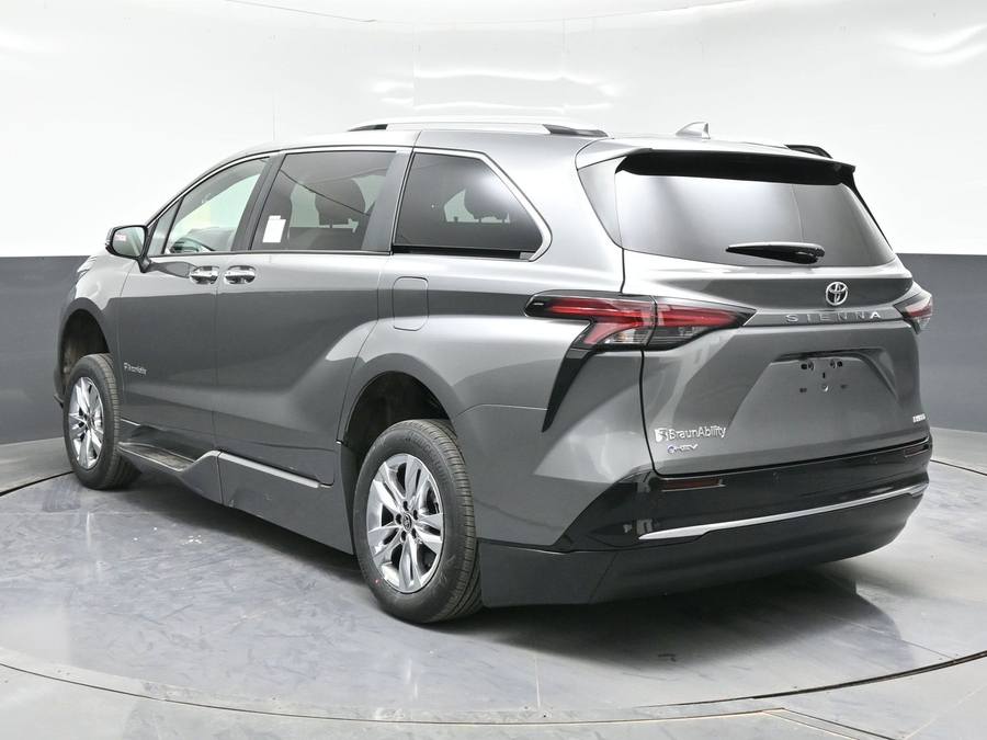 New 2026 Toyota Sienna Hybrid Limited - BraunAbility Side Entry Entry In Floor Automatic Ramp