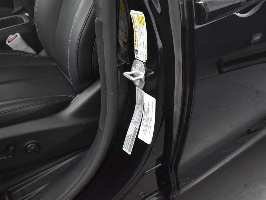 New 2025 Chrysler Pacifica Select Safety - BraunAbility Rear Entry Entry Fold Out Manual Ramp