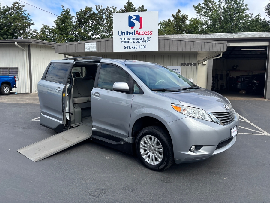 Used 2013 Toyota Sienna XLE - VMI Side Entry In Floor Automatic Ramp