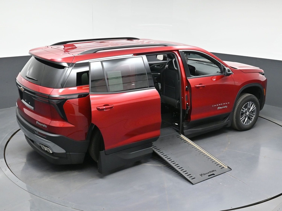 New 2026 Chevrolet Traverse 1LT - BraunAbility Side Entry In Floor Automatic Ramp