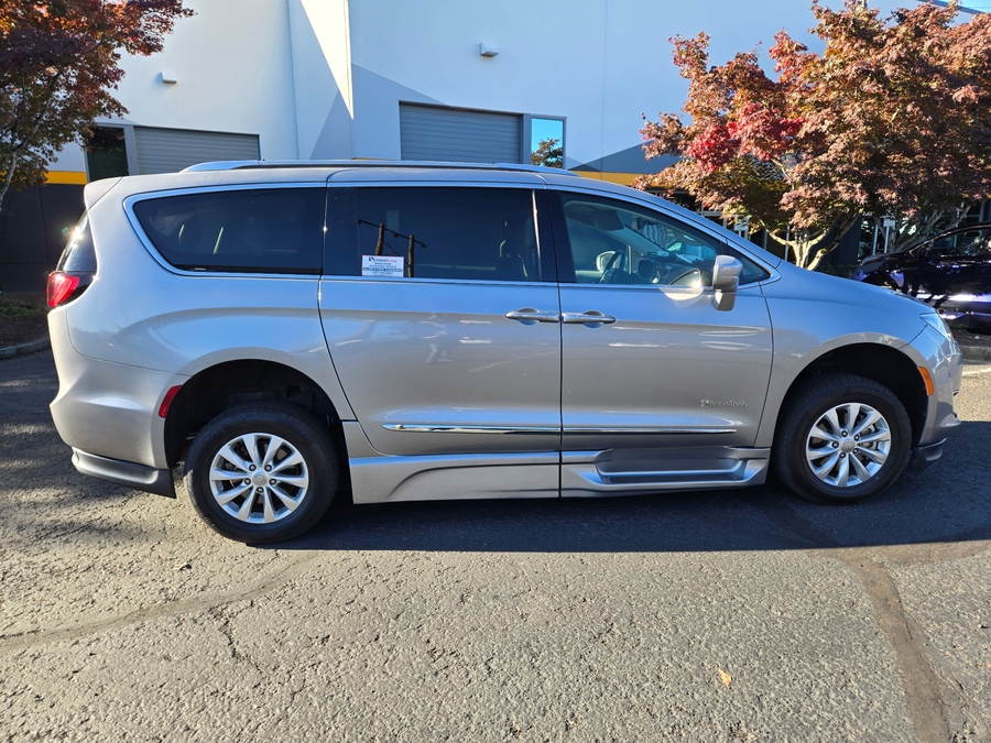 Used 2019 Chrysler Pacifica Touring L - BraunAbility Side Entry Fold Out Automatic Ramp