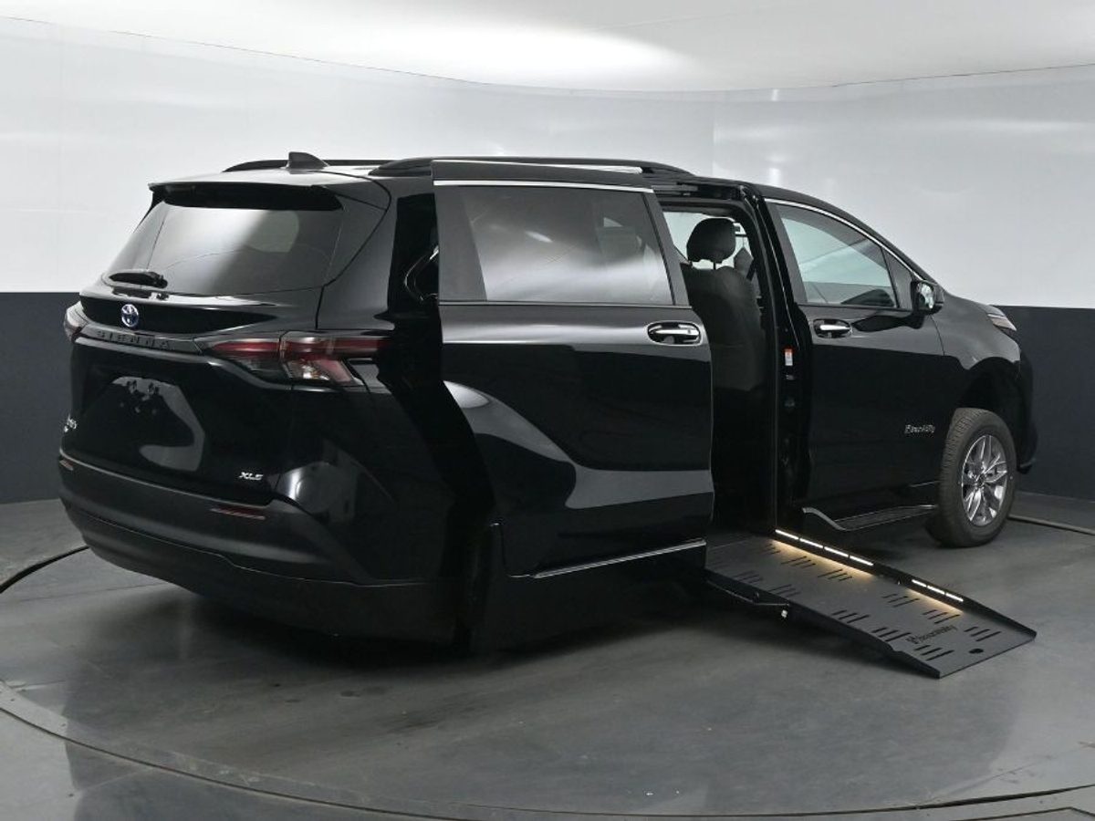 2025 TOYOTA SIENNA - Image 7