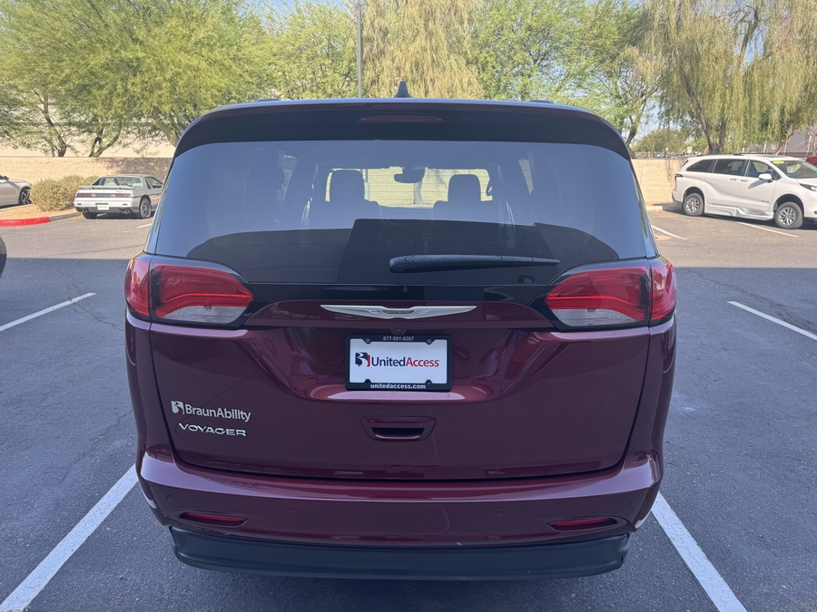 Used 2021 Chrysler Voyager LXi - BraunAbility Side Entry Fold Out Automatic Ramp